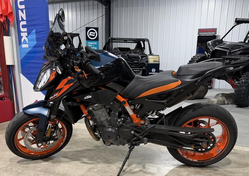 2023 KTM 890 Duke R Motorcycle / Scooter