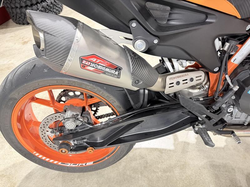 2023 KTM 890 Duke R Motorcycle / Scooter
