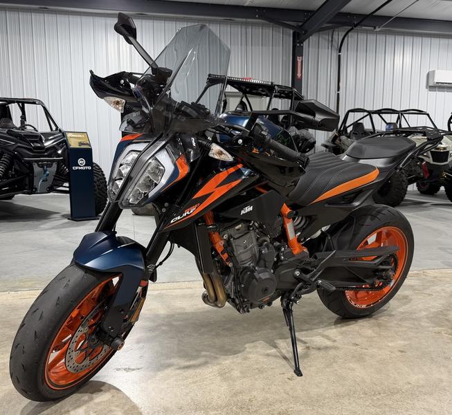 2023 KTM 890 Duke R Motorcycle / Scooter