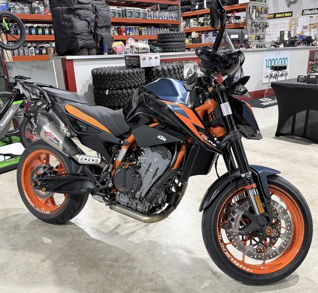 2023 KTM 890 Duke R Motorcycle / Scooter